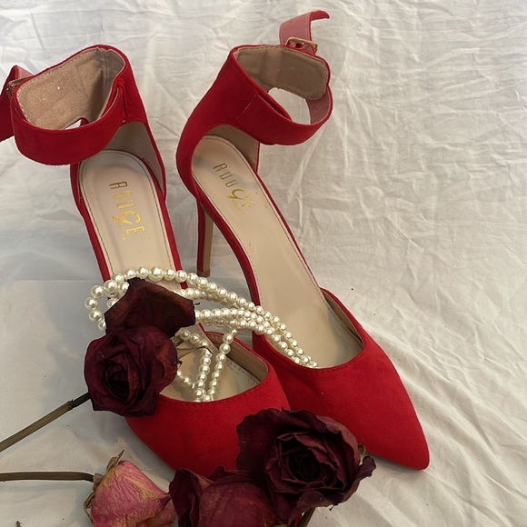 ❤️‍🔥🌶️Red Close Toed Heels🌶️❤️‍🔥 - Picture 6 of 8